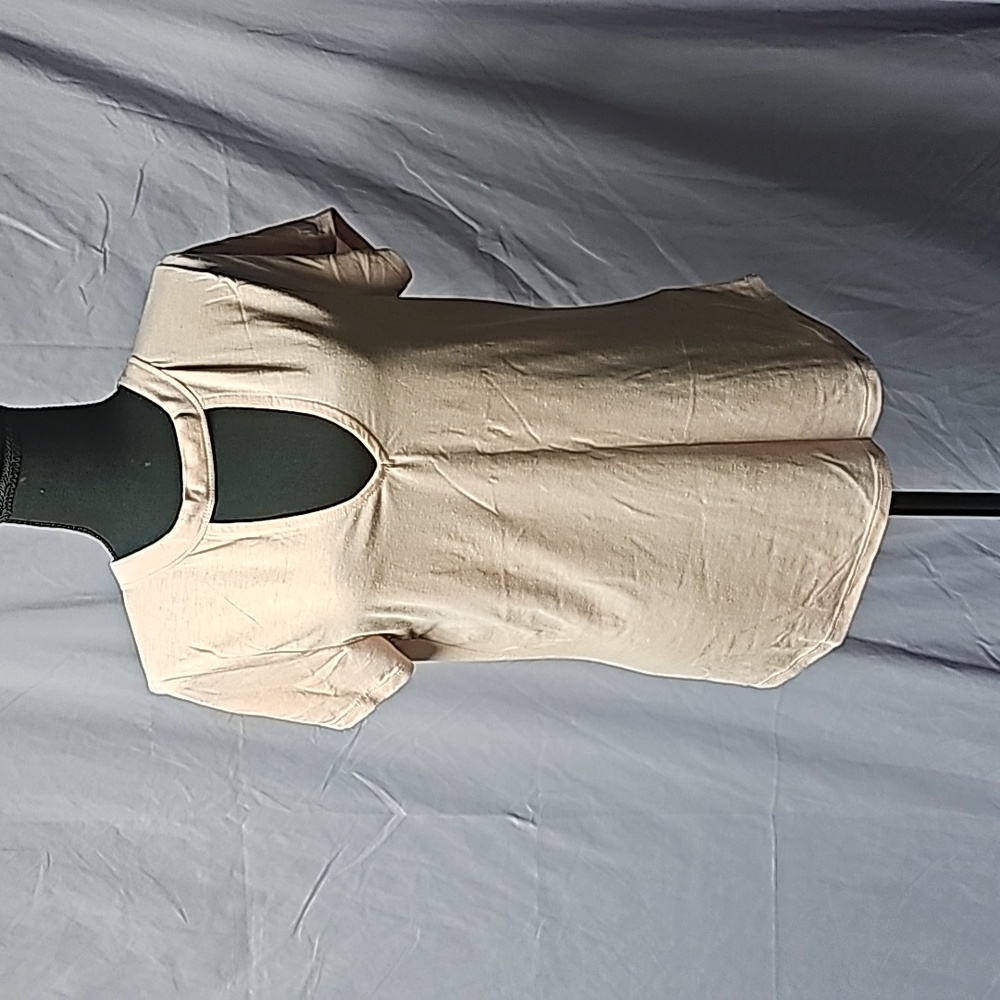 Sz medium pink keyhole cut out top